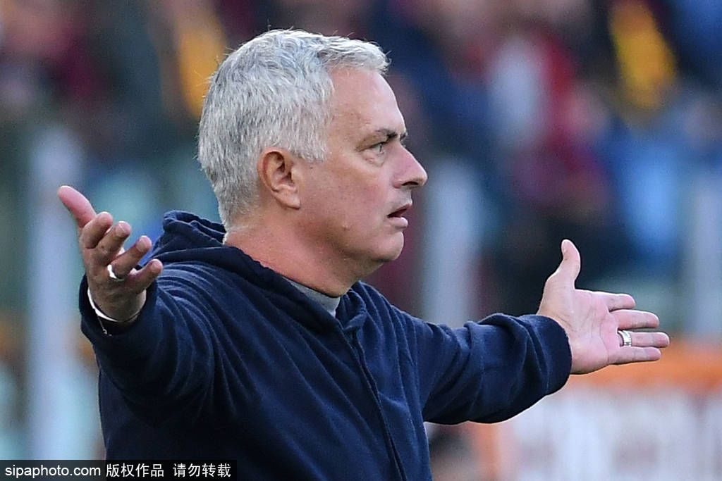 上班族樋口麻衣一向为了与刚起头交往的男朋友山下亮介不克不及敞高兴扉交换而懊恼，而这时候她因遭受了不测变乱脸上受了伤，起头就感应对人生的失望。变乱产生时一向暗恋她的矢野卓也帮忙了他，并关心她的康复，麻衣感觉卓也是由于同情本身，没法接管他的豪情。麻衣的同事亚纪和mm葵帮她想出了与卓也相互辨白心迹的小打算。